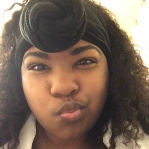 Meet your Posher, Samia